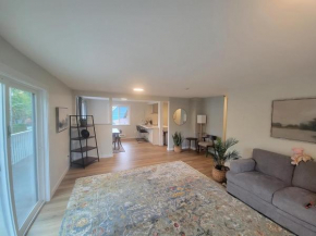 Fresh Top Floor Apartment w/ Balcony